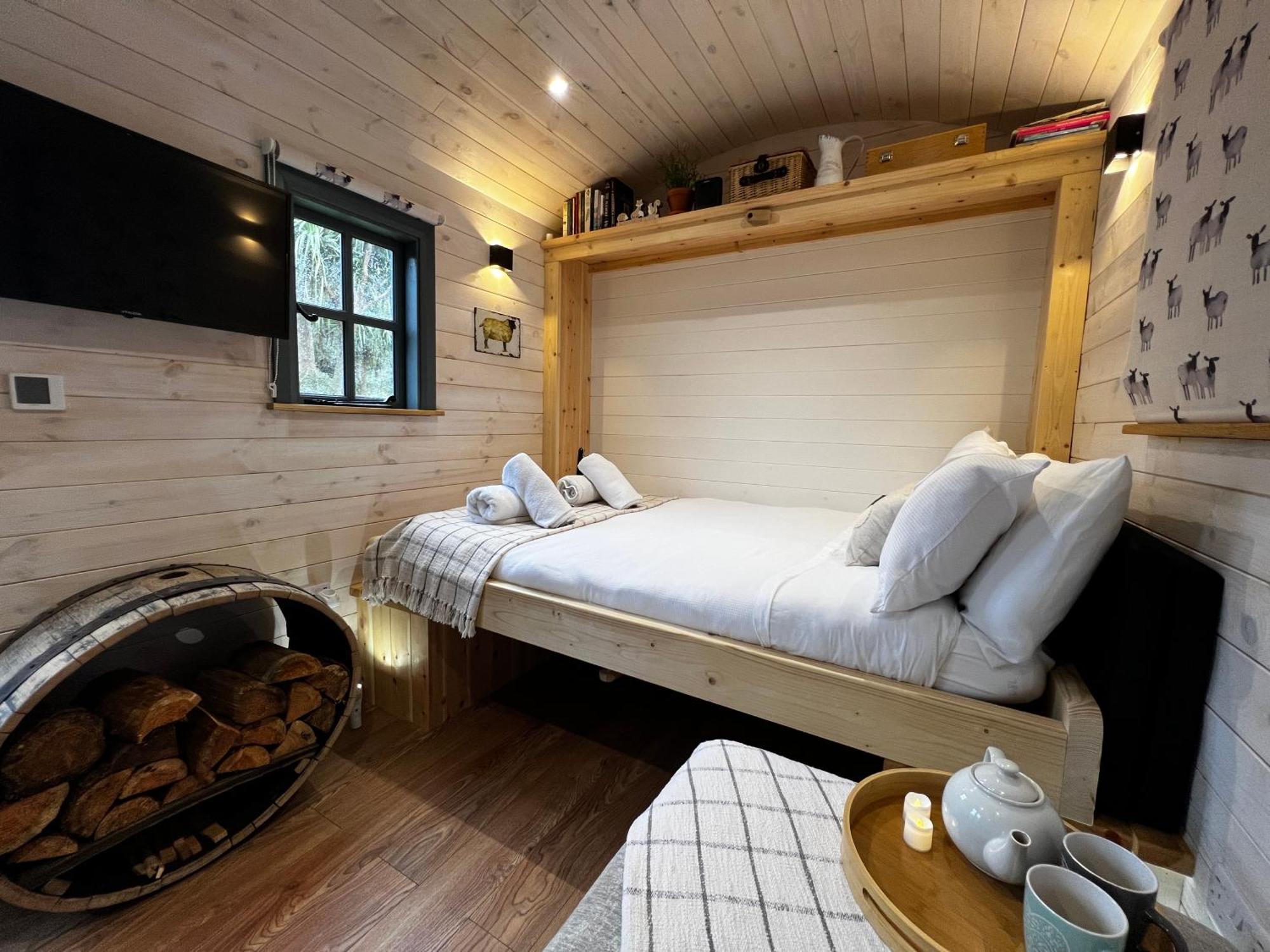 Вілла Mountain View Shepherd'S Hut For 2 Adults, 1 Dog Llangoed Екстер'єр фото